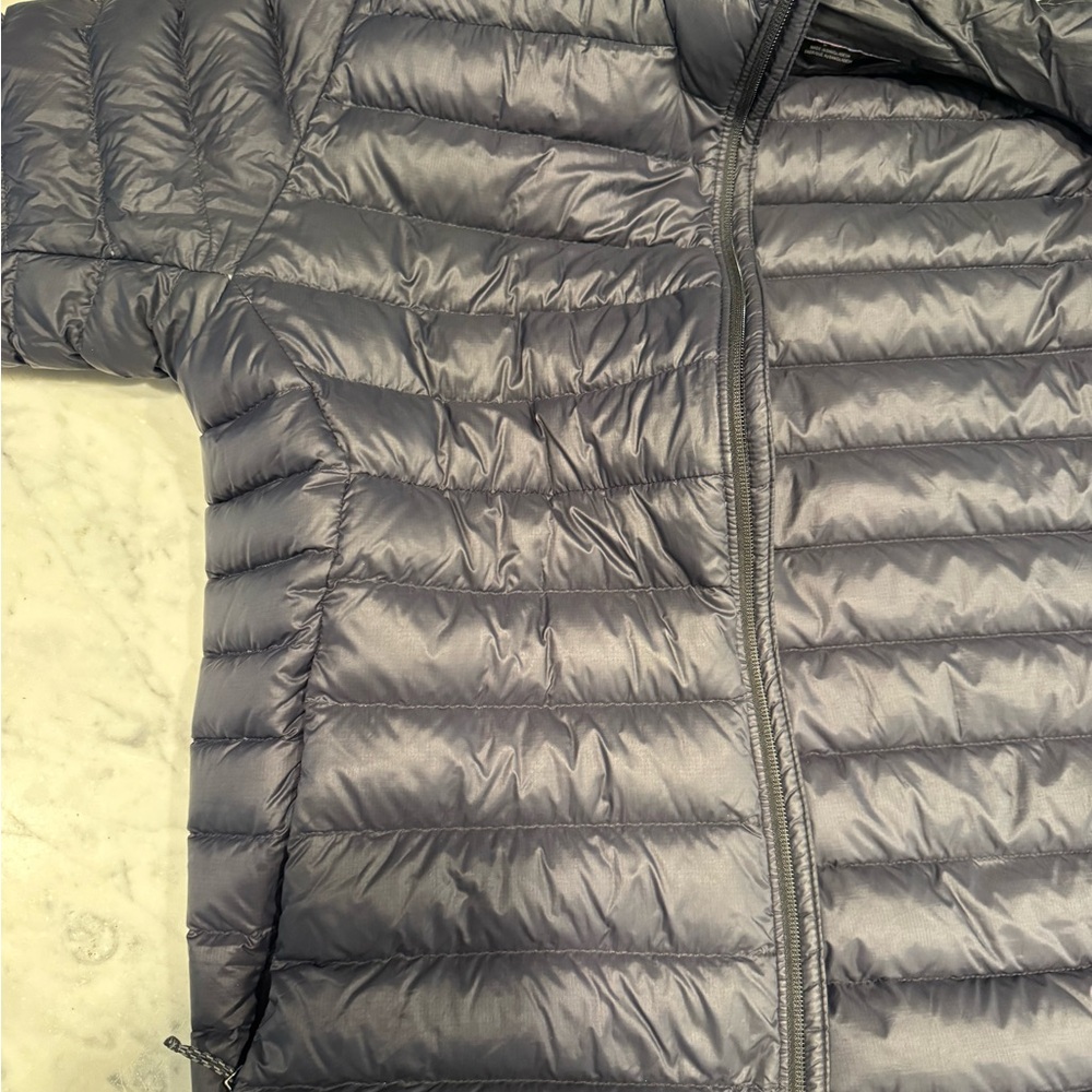 Patagonia Men’s Black Down Jacket - Picture 5 of 6